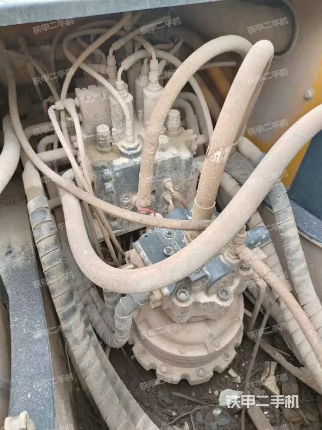 回转马达和主控阀（整机外观）