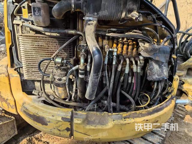 回转马达和主控阀（整机外观）