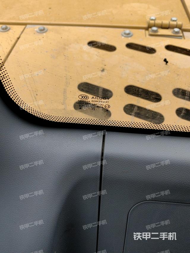 后窗玻璃角标（驾驶室部分）