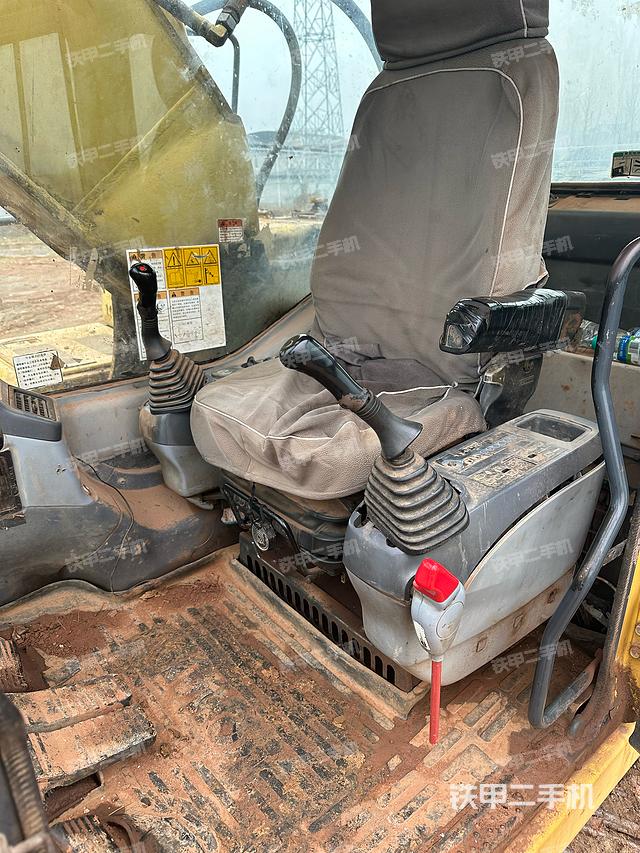 驾驶室整体（整机外观）