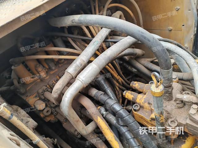 回转马达和主控阀（整机外观）