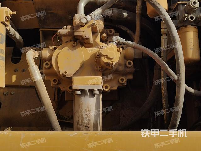 液压泵舱室正面整体（整机外观）