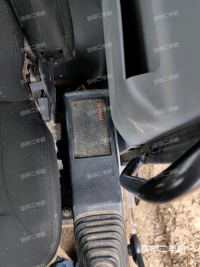 座椅左侧控制台/音响/含左手柄（驾驶室部分）