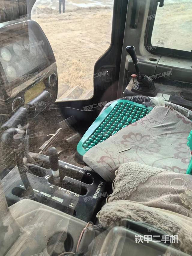 驾驶室操作台（设备外观及核心部件）