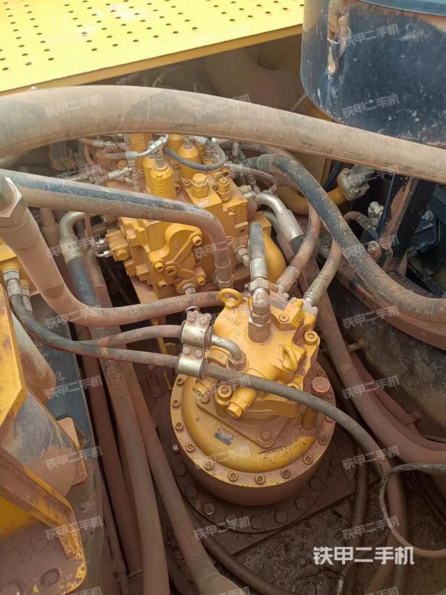 回转马达和主控阀（整机外观）