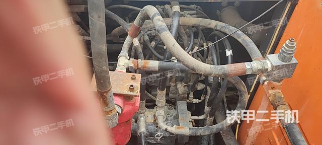 回转马达和主控阀（整机外观）