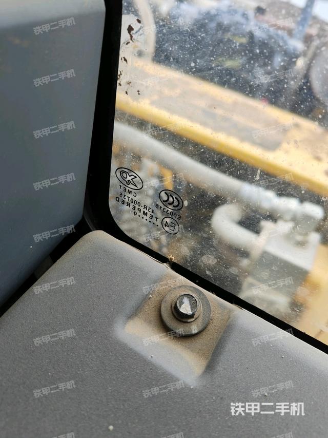 后窗玻璃角标（驾驶室部分）