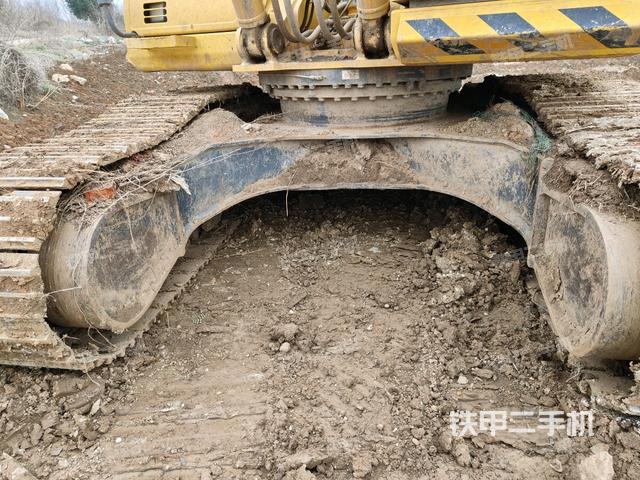 转盘和下车架正前（工作和回转装置）