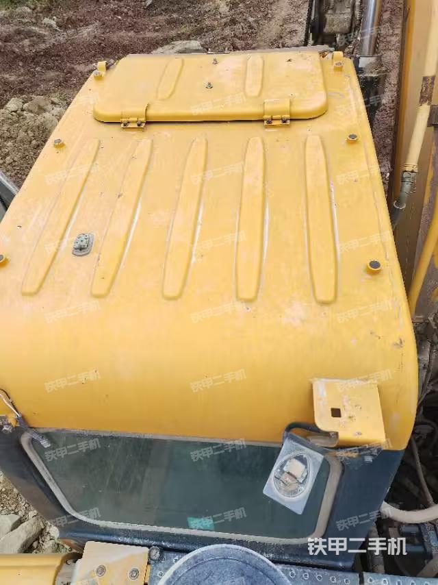 驾驶室顶部（整机外观）