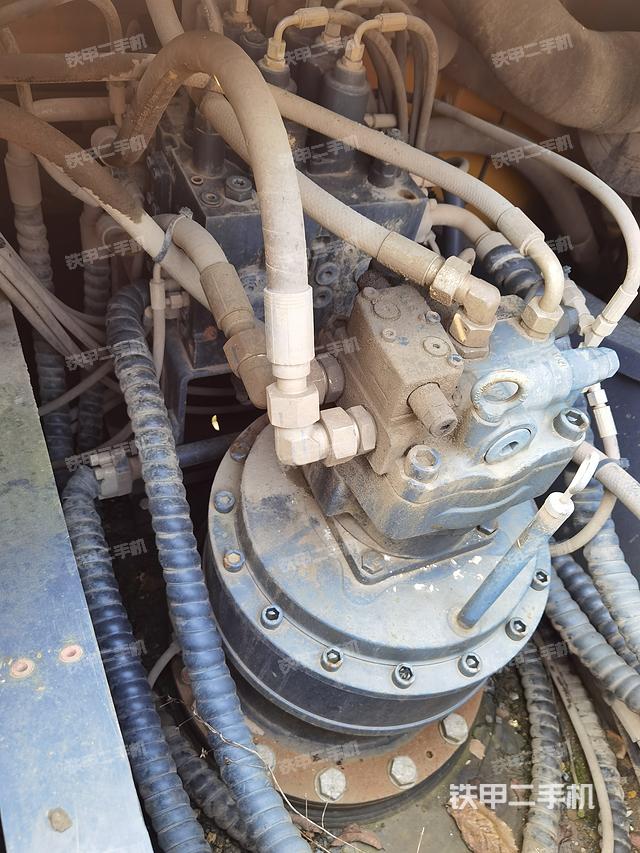 回转马达和主控阀（整机外观）