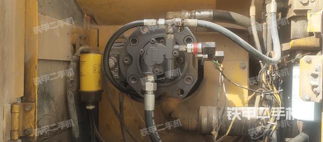 液壓泵艙室正面整體（整機(jī)外觀）