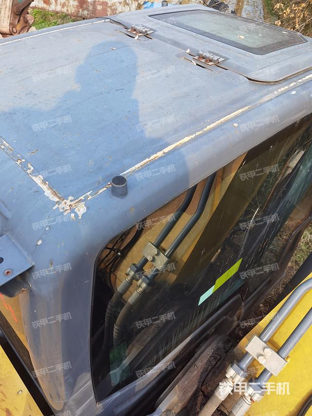 驾驶室顶部（整机外观）