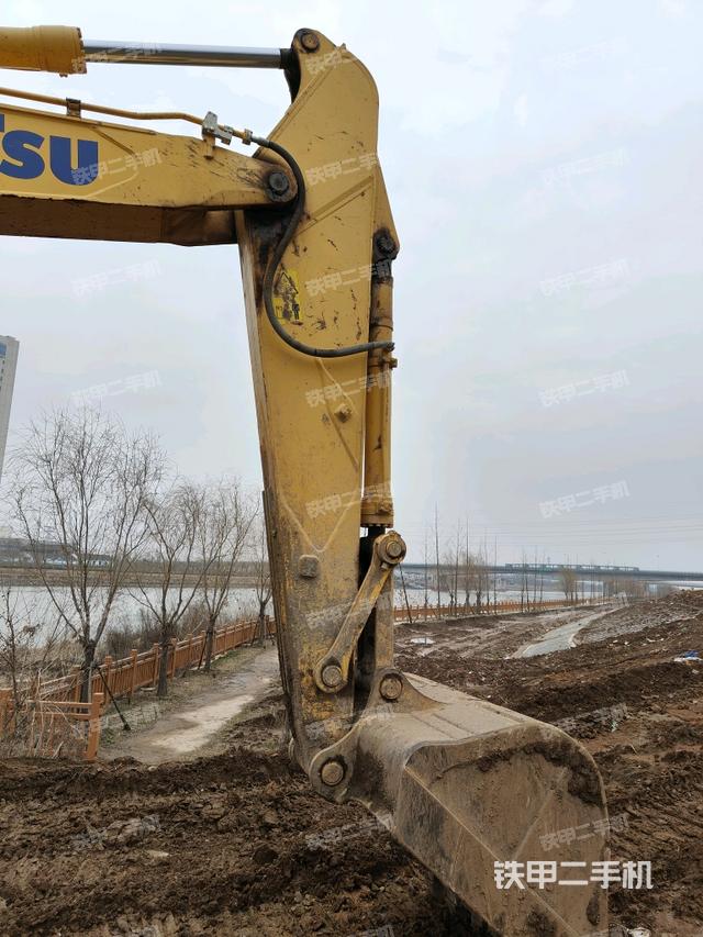 小臂整体右前（工作和回转装置）