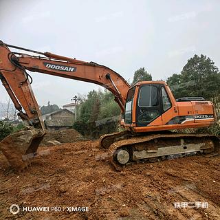 斗山DH225LC-7挖掘机实拍图片