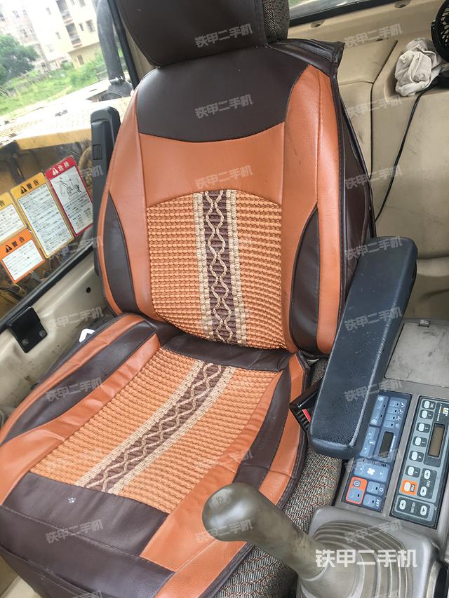 驾驶室顶部（整机外观）