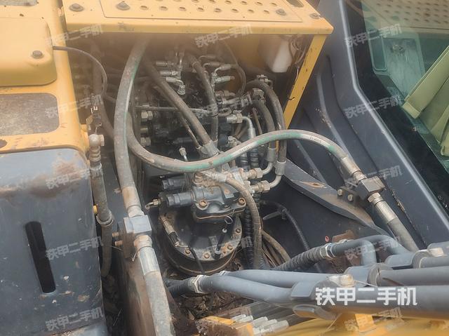 回转马达和主控阀（整机外观）