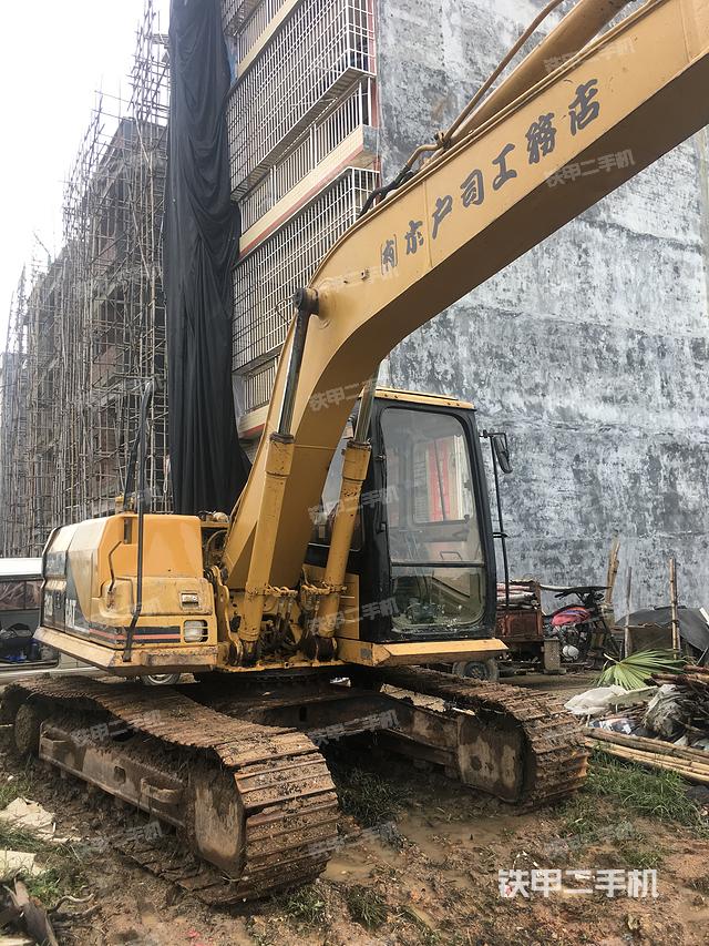 驾驶室顶部（整机外观）