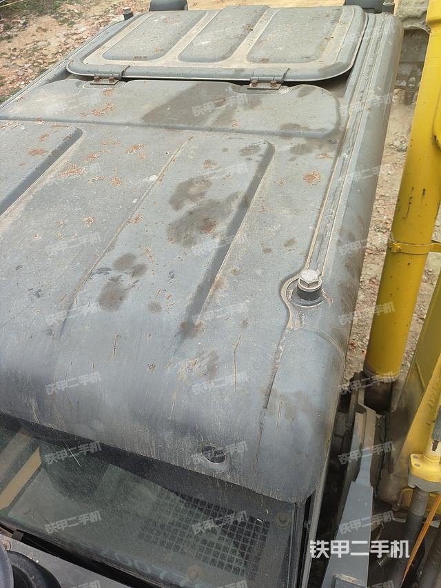 驾驶室顶部（整机外观）