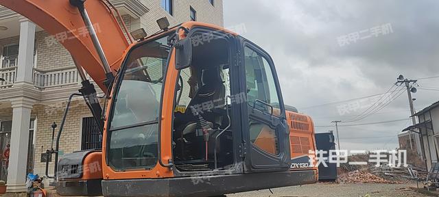 驾驶室整体（整机外观）