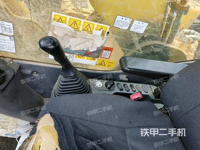 座椅右侧控制台/钥匙门/油门/含右手柄（驾驶室部分）