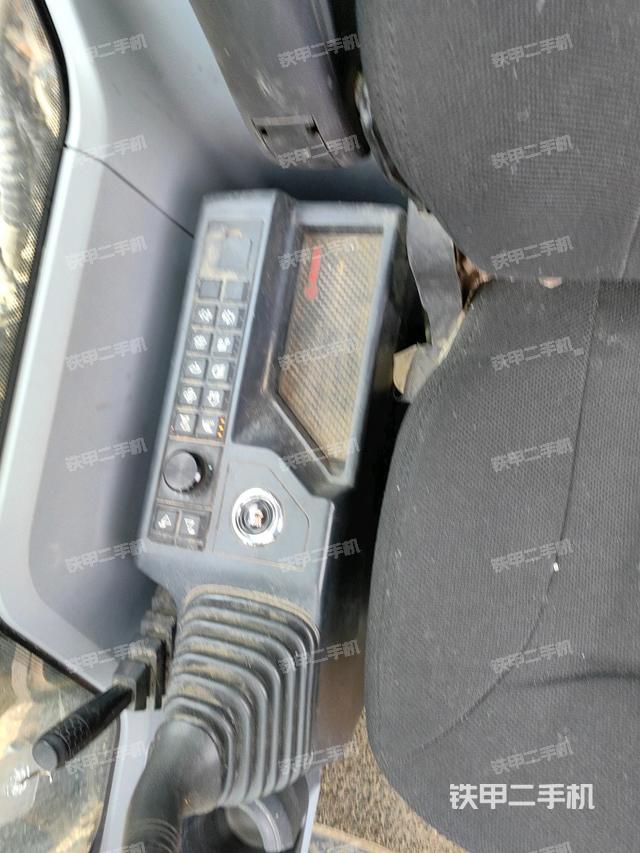 座椅右侧控制台/钥匙门/油门/含右手柄（驾驶室部分）