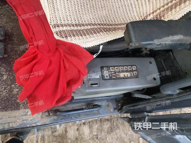 座椅左侧控制台/音响/含左手柄（驾驶室部分）