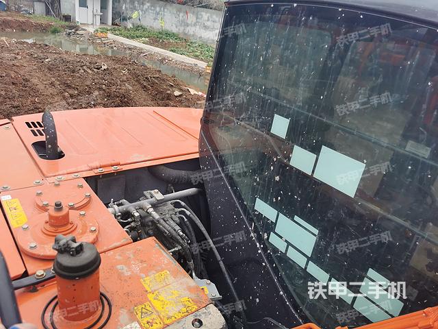 驾驶室顶部（整机外观）