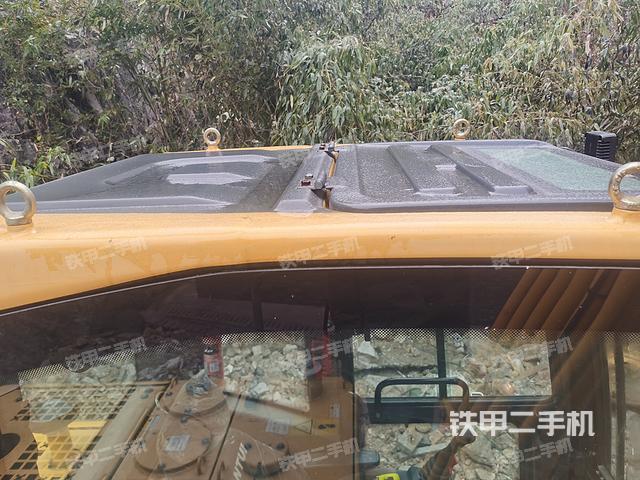 驾驶室顶部（整机外观）