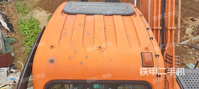 驾驶室顶部（整机外观）