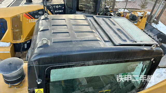 驾驶室顶部（整机外观）