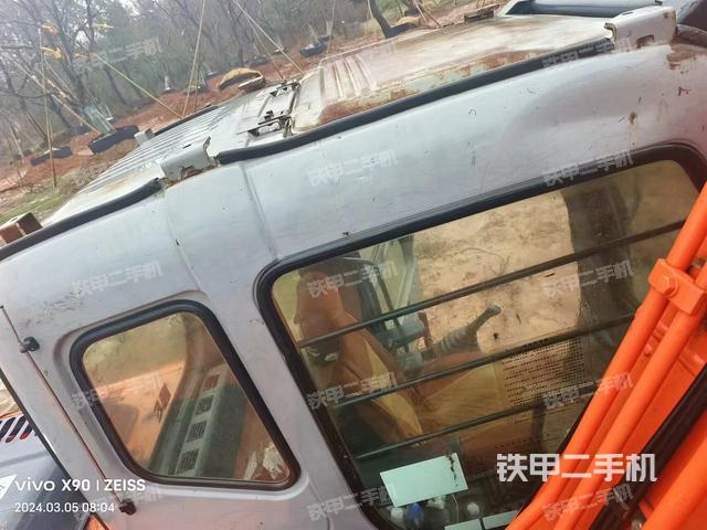 驾驶室顶部（整机外观）