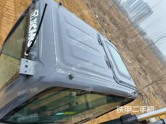 驾驶室顶部（整机外观）