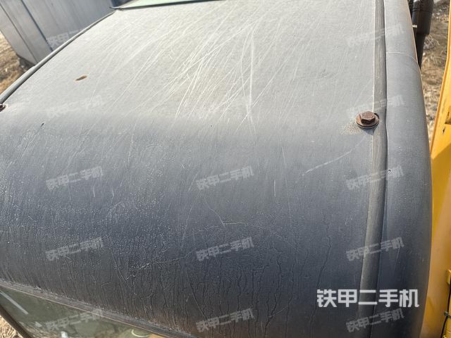 驾驶室顶部（整机外观）