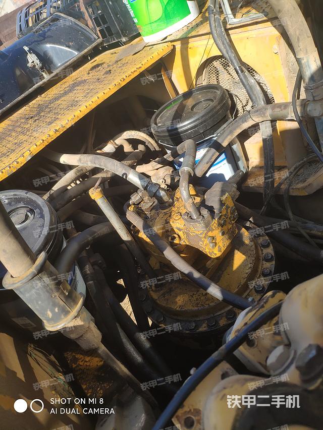 回转马达和主控阀（整机外观）