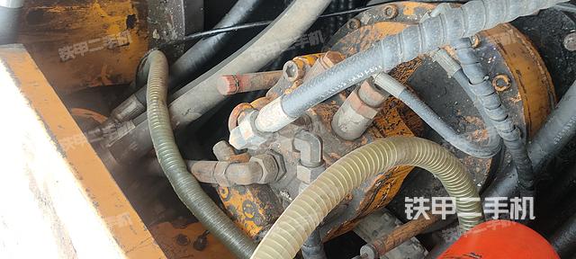 回转马达和主控阀（整机外观）