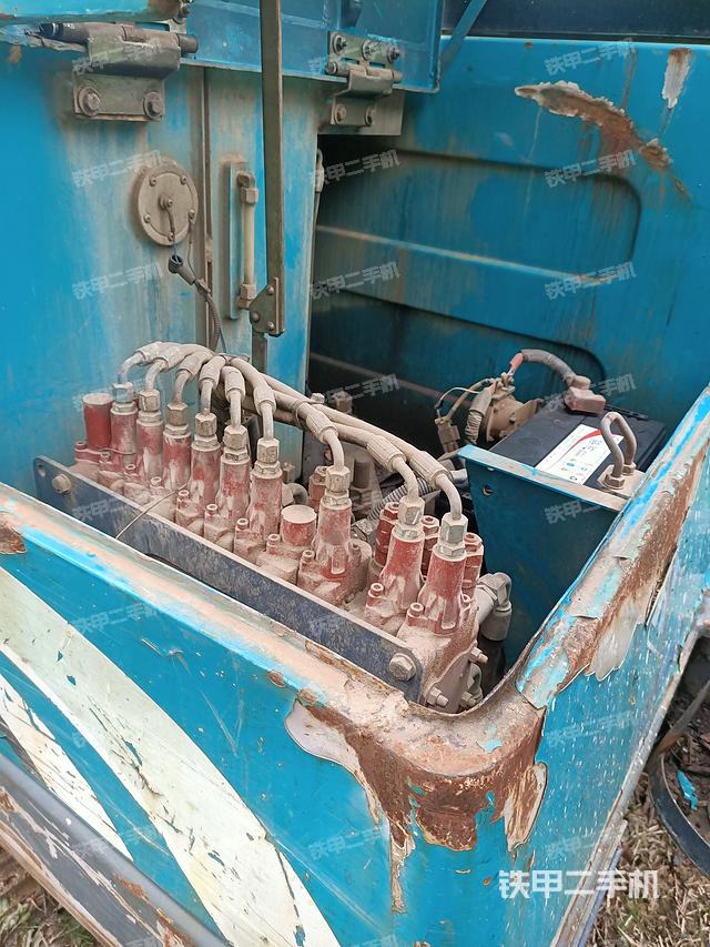 回转马达和主控阀（整机外观）