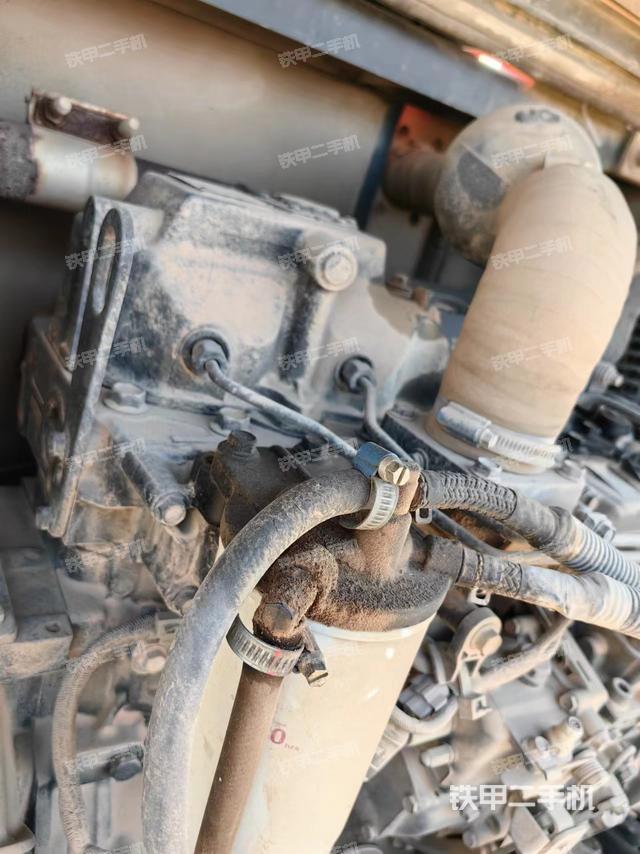 回转马达和主控阀（整机外观）