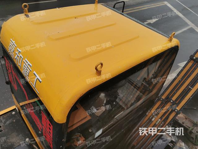 驾驶室顶部（整机外观）