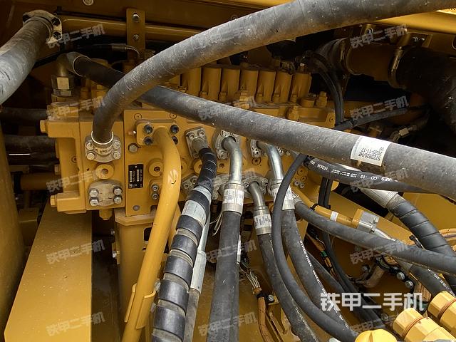 回转马达和主控阀（整机外观）