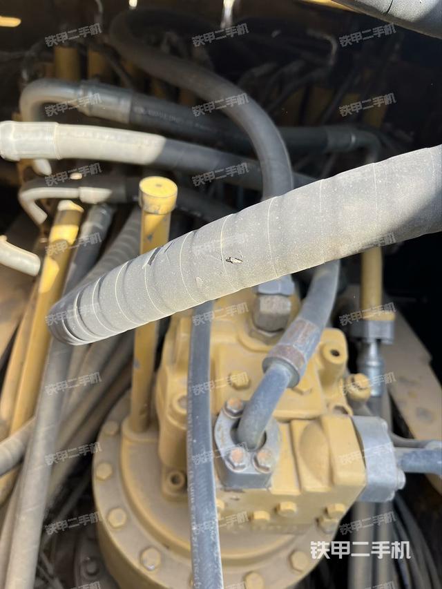 回转马达和主控阀（整机外观）