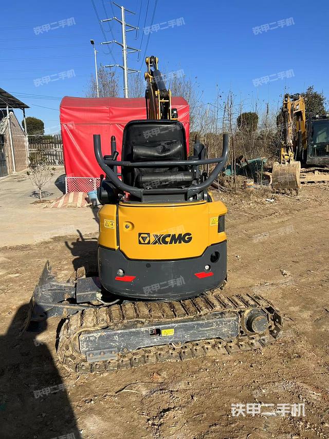 驾驶室顶部（整机外观）