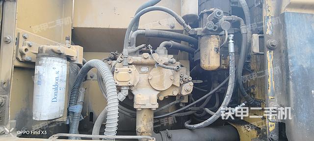 液压泵舱室正面整体（整机外观）