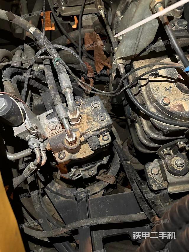 回转马达和主控阀（整机外观）