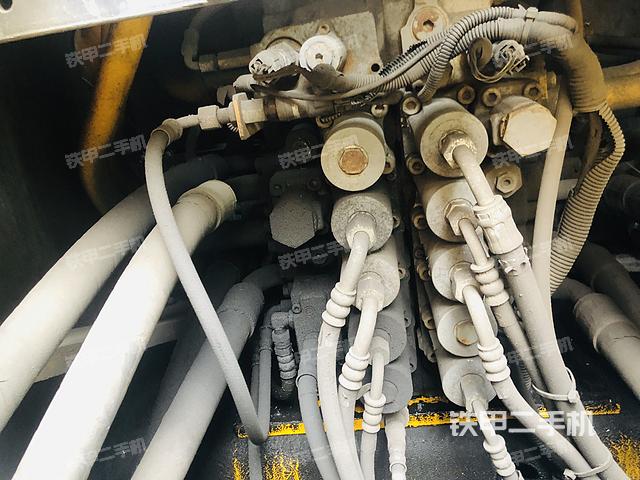 回转马达和主控阀（整机外观）