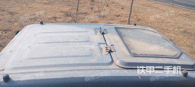 驾驶室顶部（整机外观）