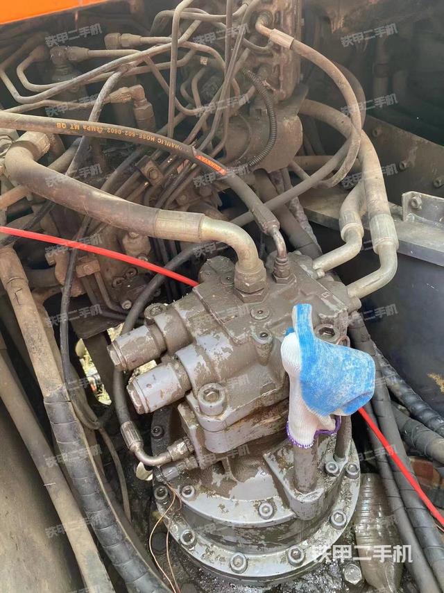 回转马达和主控阀（整机外观）