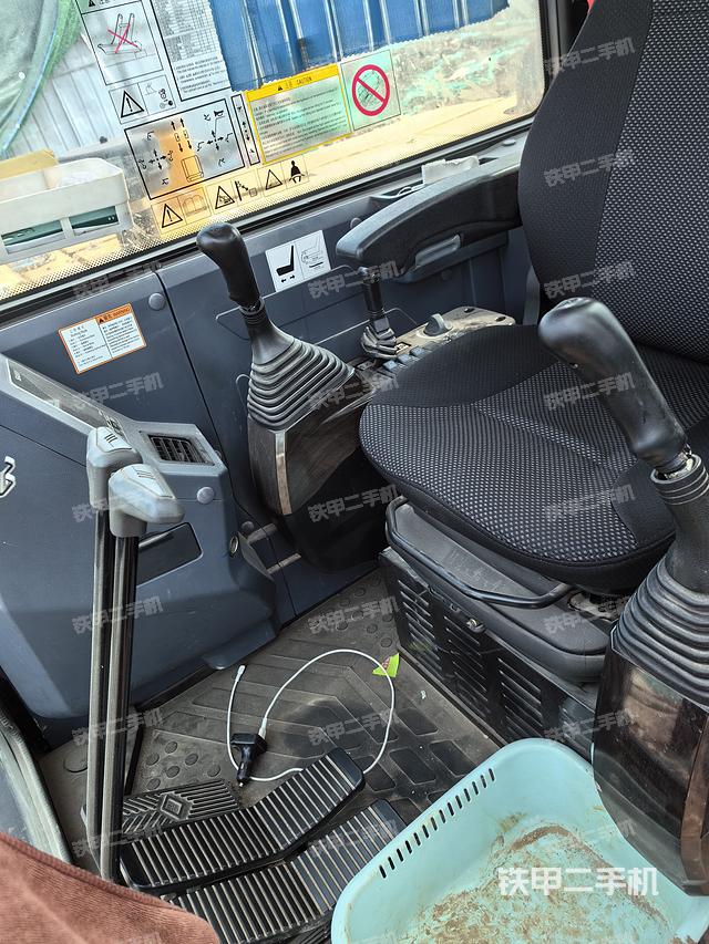 驾驶室整体（整机外观）