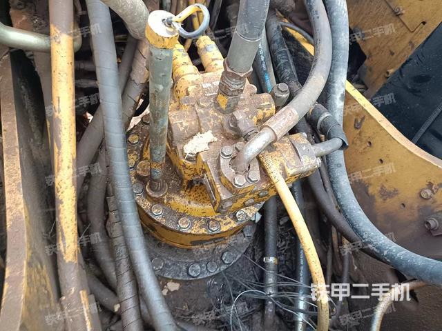 回转马达和主控阀（整机外观）