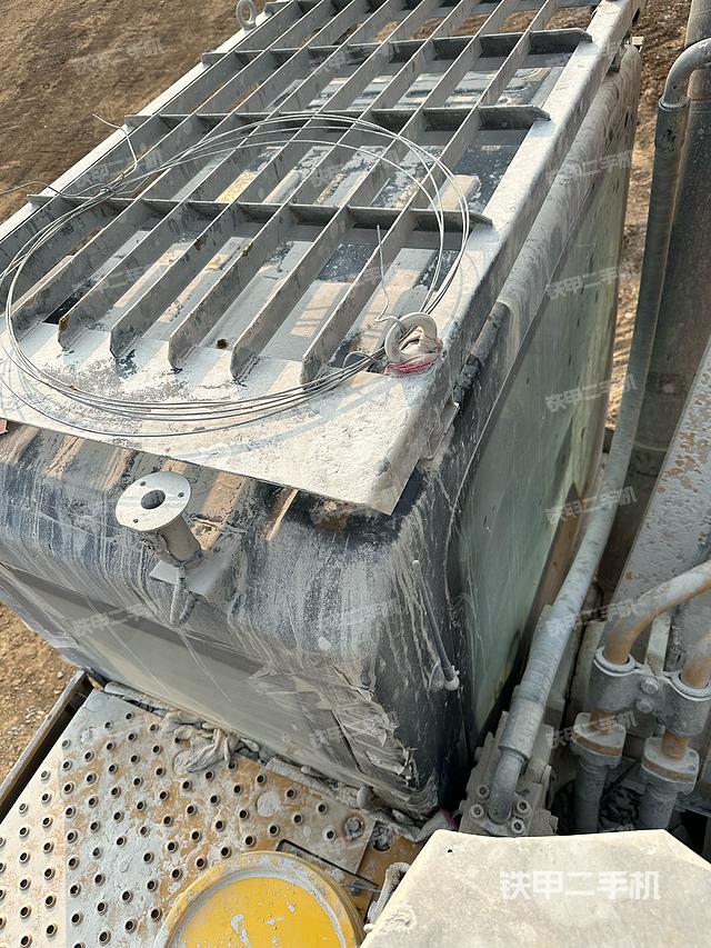 驾驶室顶部（整机外观）