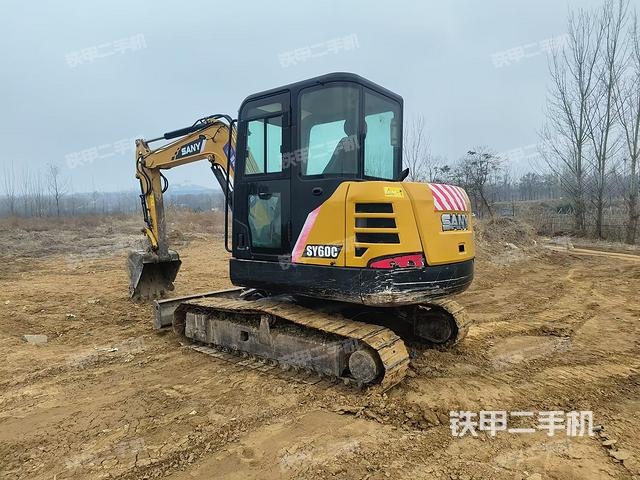 驾驶室顶部（整机外观）